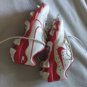 Kids Size 2Y Nike Red and White Baseball Cleats